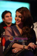 Aishwarya Rai Bachchan at Big Star Awards in Bhavans Ground on 21st Dec 2010 (14).JPG